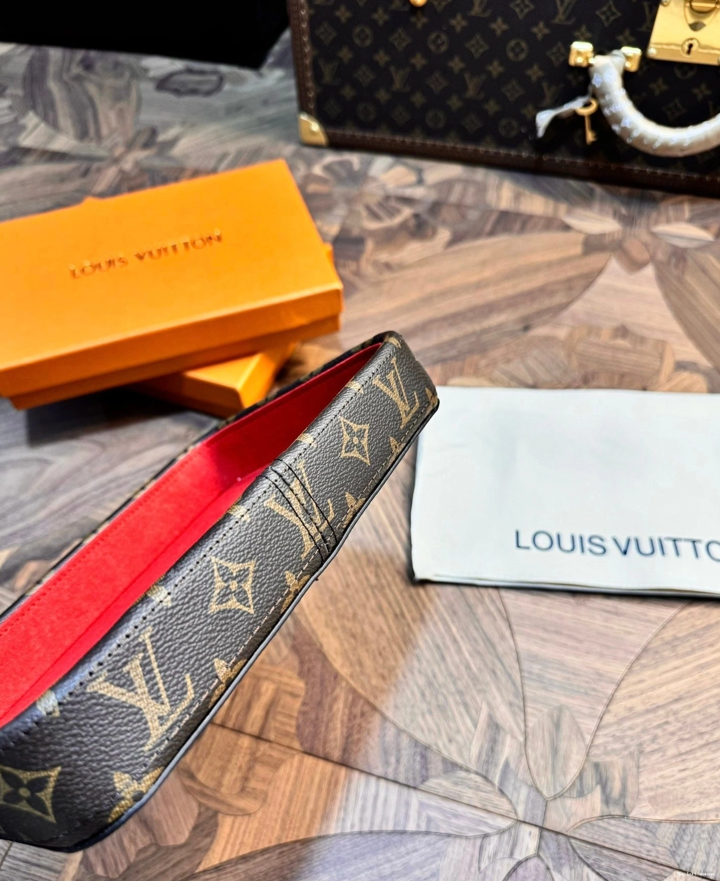 CUSTOM TRAY VALET LV 0804